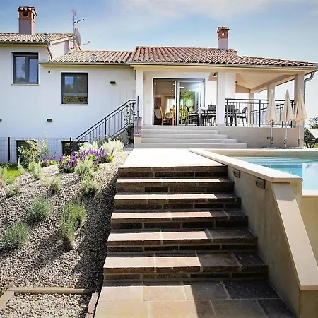 Mit Privatpool Fuer 6 Personen Ca 160 Qm In Pula, Istrien Istrische Riviera * Пула