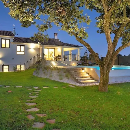 Mit Privatpool Fuer 6 Personen Ca 160 Qm In Pula, Istrien Istrische Riviera Пула