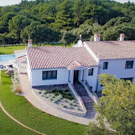 Mit Privatpool Fuer 6 Personen Ca 160 Qm In Pula, Istrien Istrische Riviera * Пула