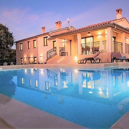 Mit Privatpool Fuer 6 Personen Ca 160 Qm In Pula, Istrien Istrische Riviera Casa vacanze Pola